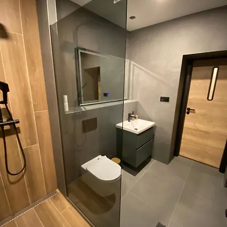 Pechblend & Silberstein Apartment *