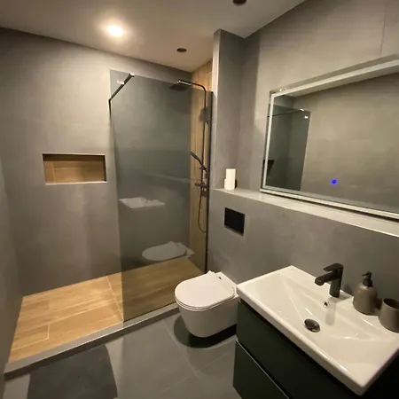 Pechblend & Silberstein 公寓 *