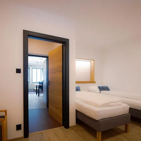 Pechblend & Silberstein 公寓 *